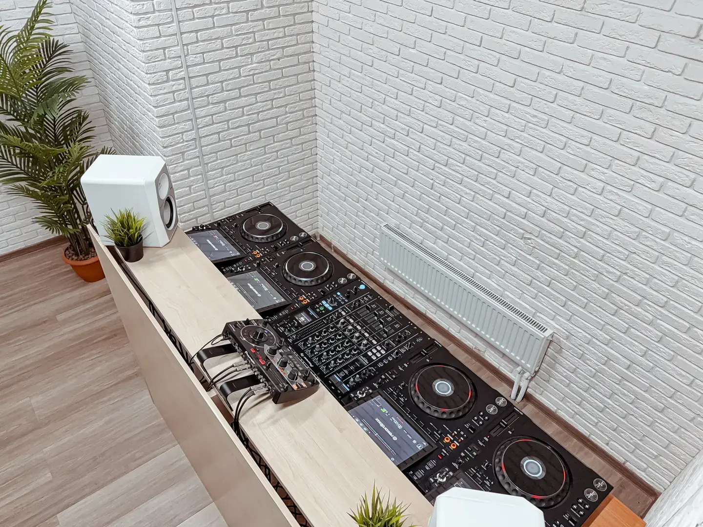 Фото Pioneer DJ School