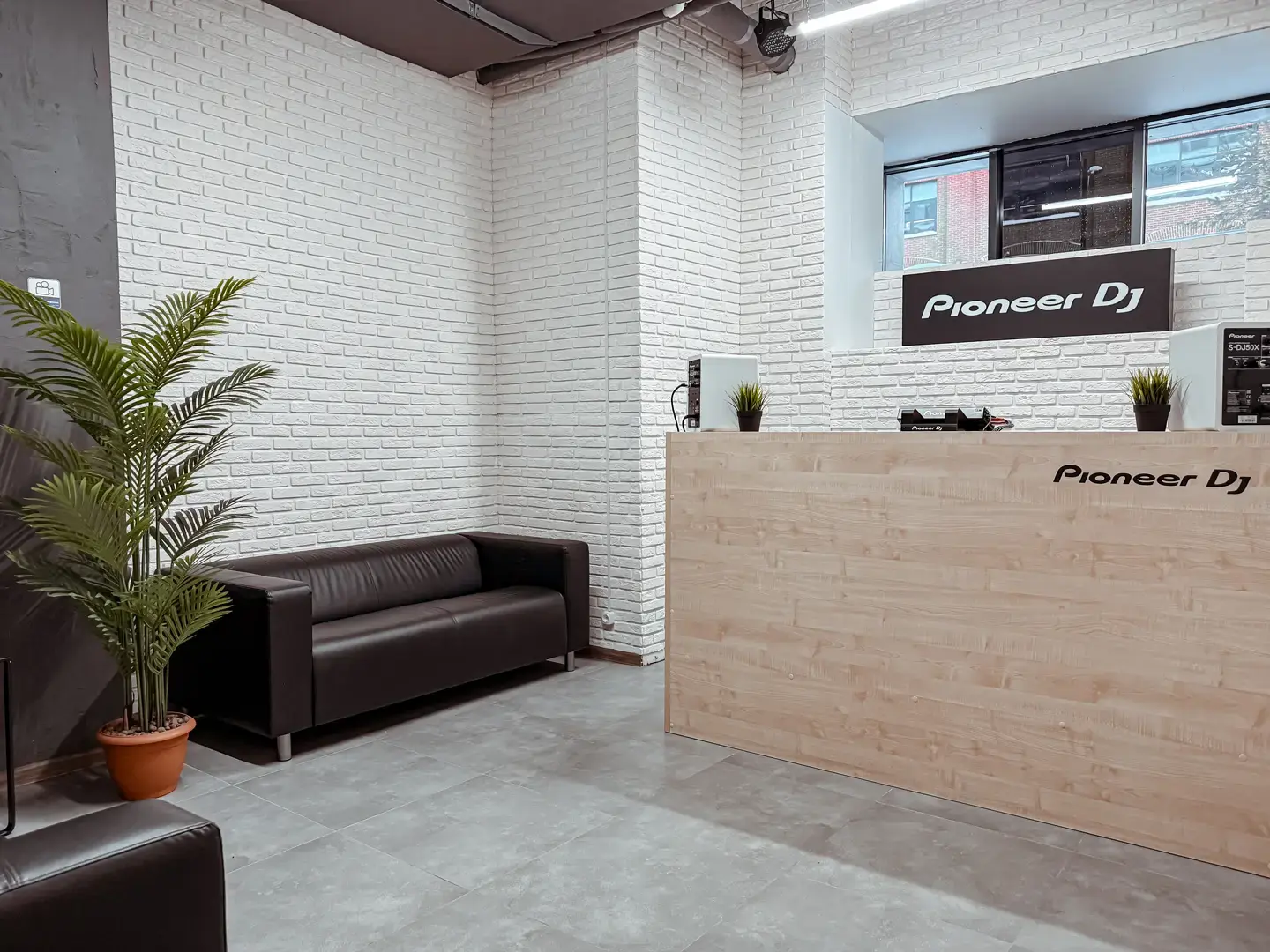 Фото Pioneer DJ School