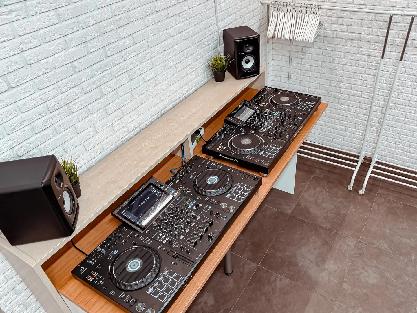 Фото Pioneer DJ School