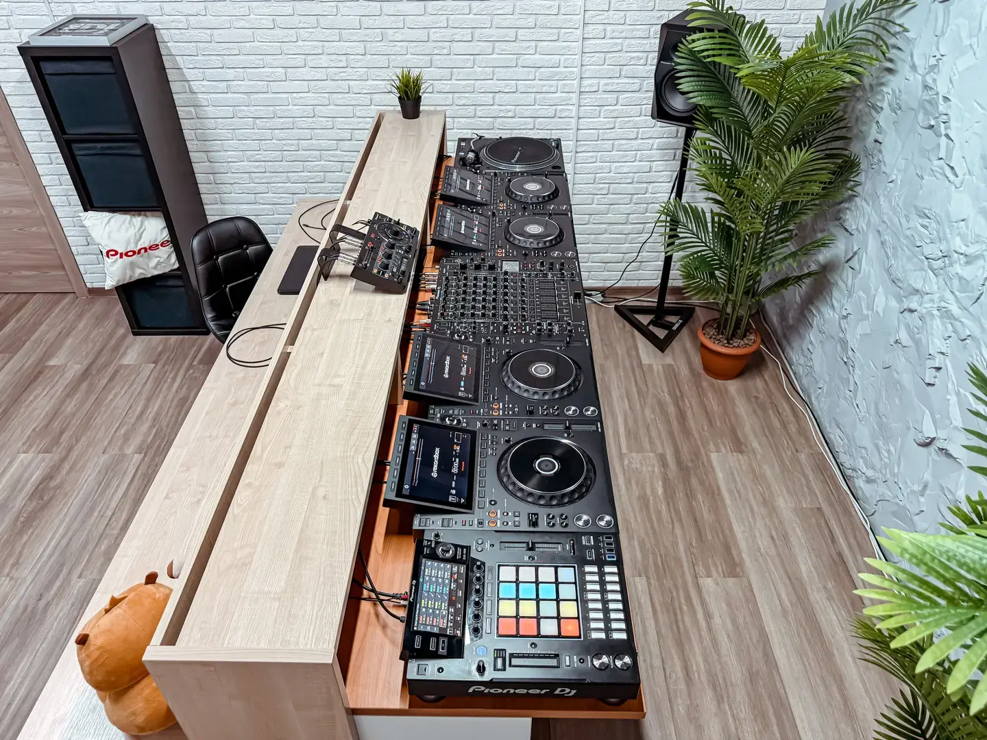 Фото Pioneer DJ School