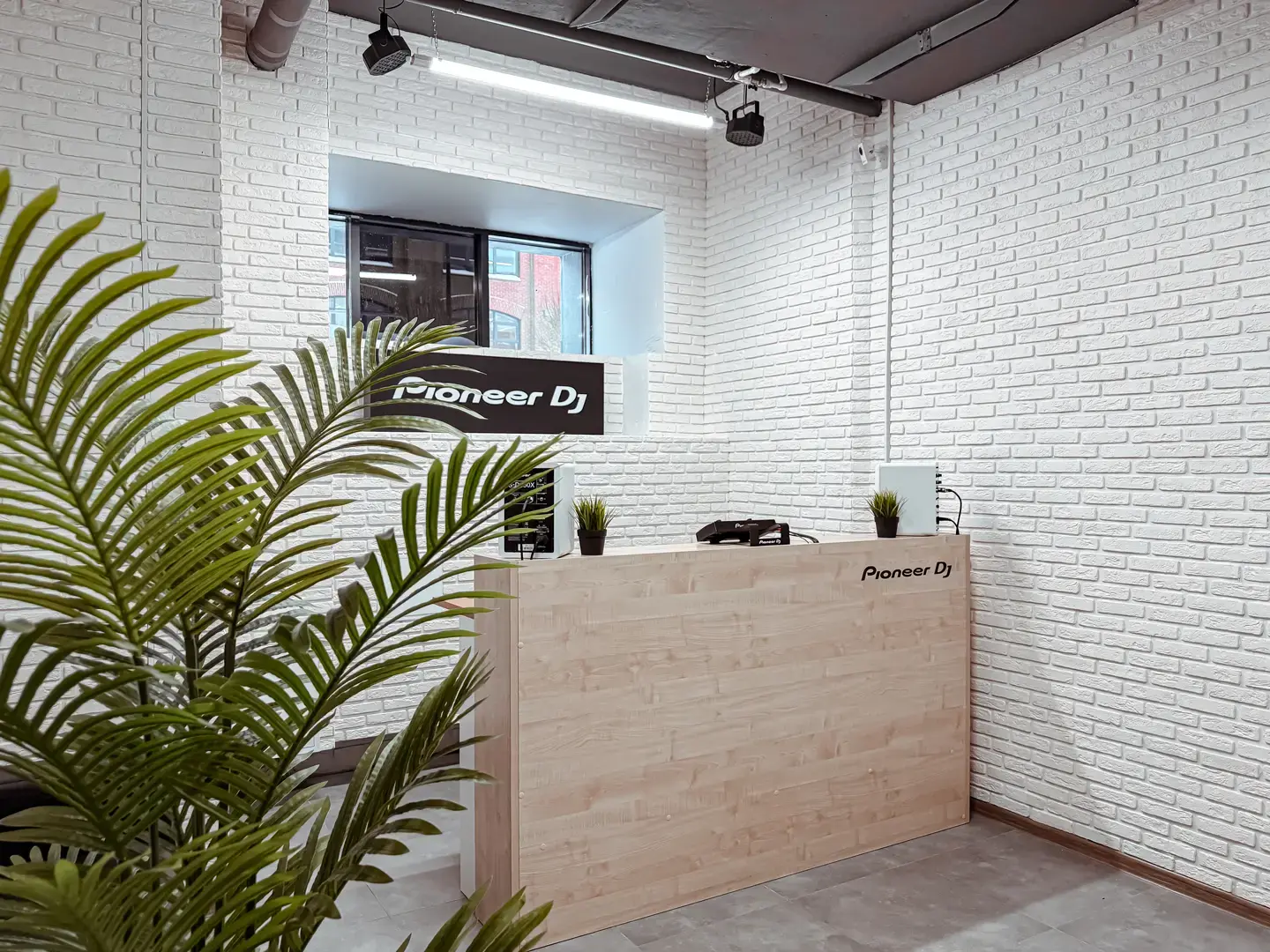 Фото Pioneer DJ School