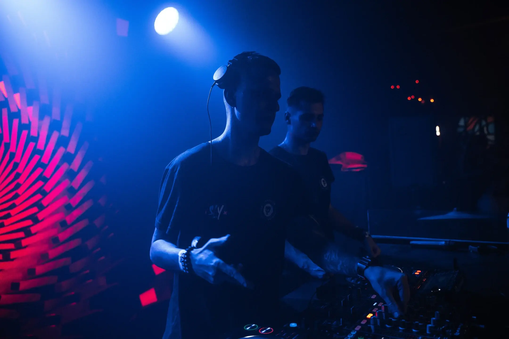 Слайд из фотографий школы Pioneer DJ School