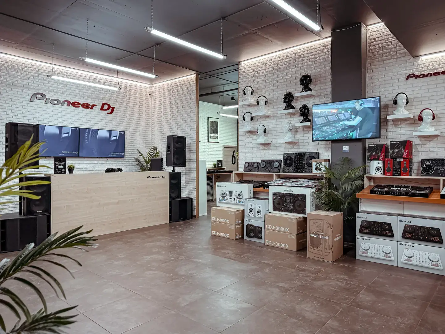 Фото Pioneer DJ School