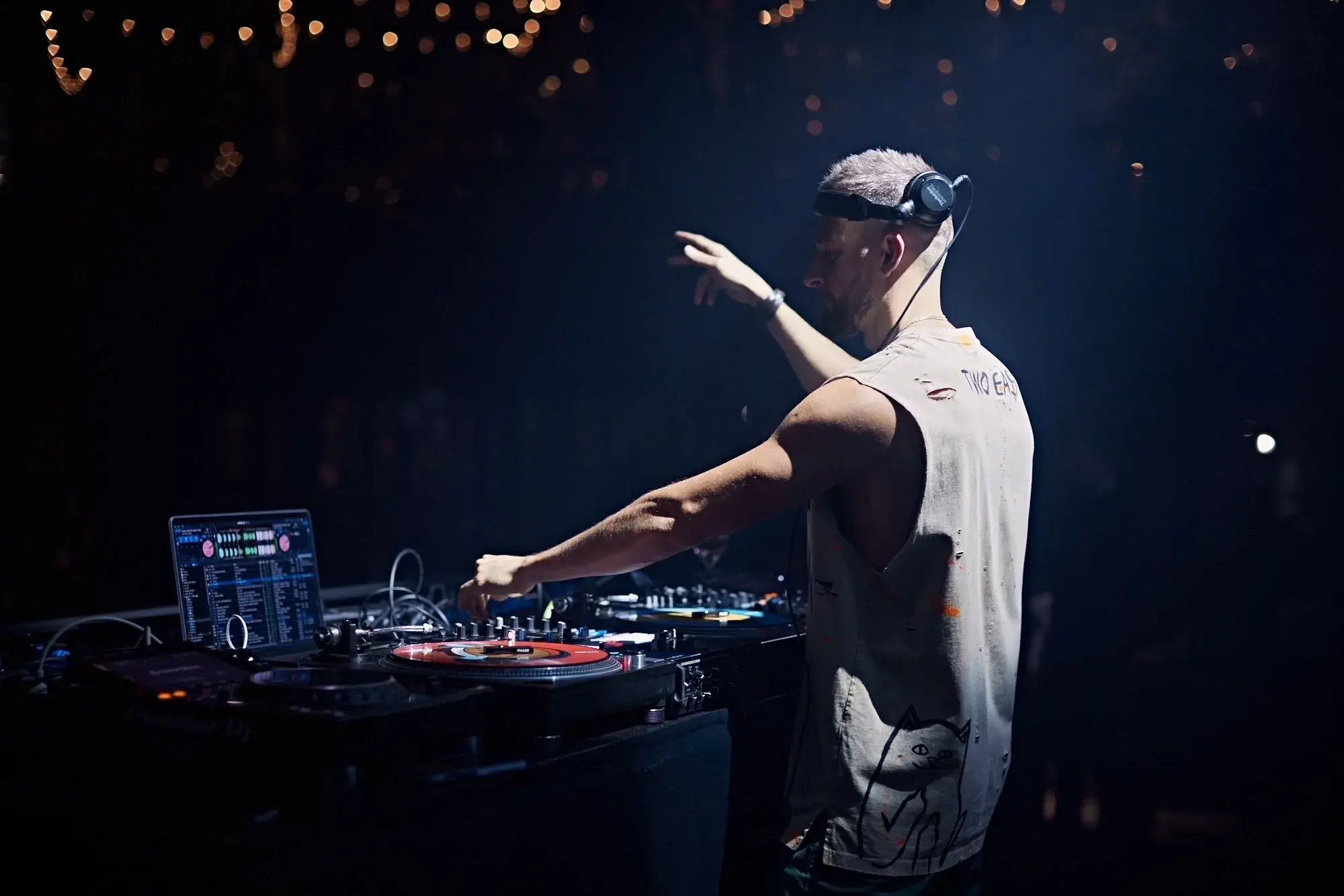 Слайд из фотографий школы Pioneer DJ School