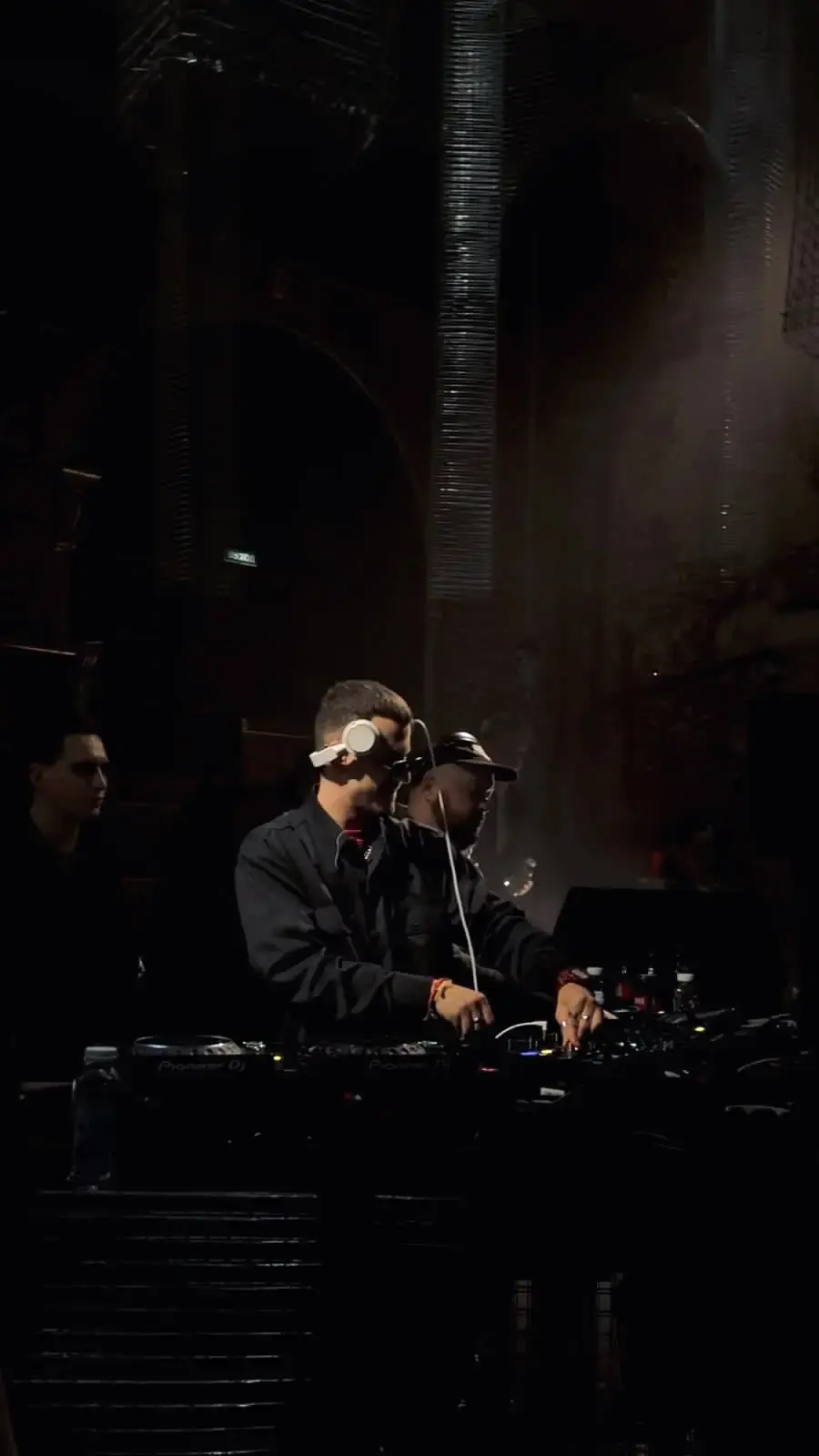 Слайд из фотографий школы Pioneer DJ School