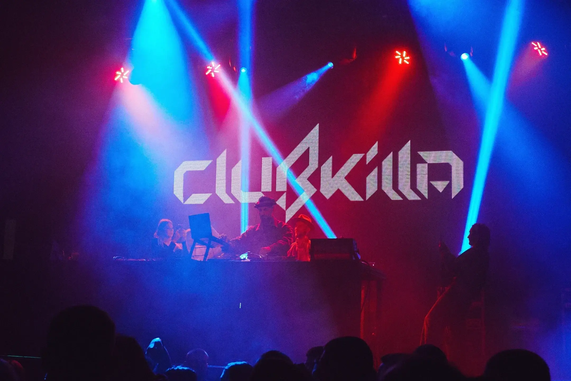 Слайд из фотографий школы Pioneer DJ School