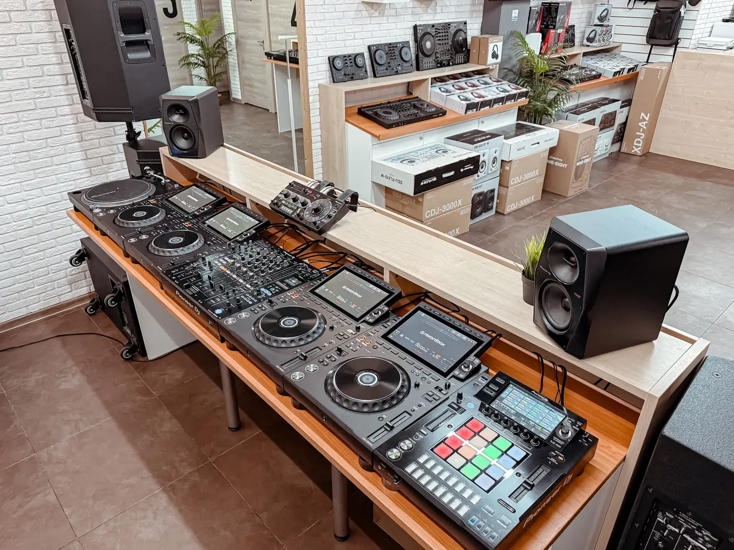 Фото Pioneer DJ School