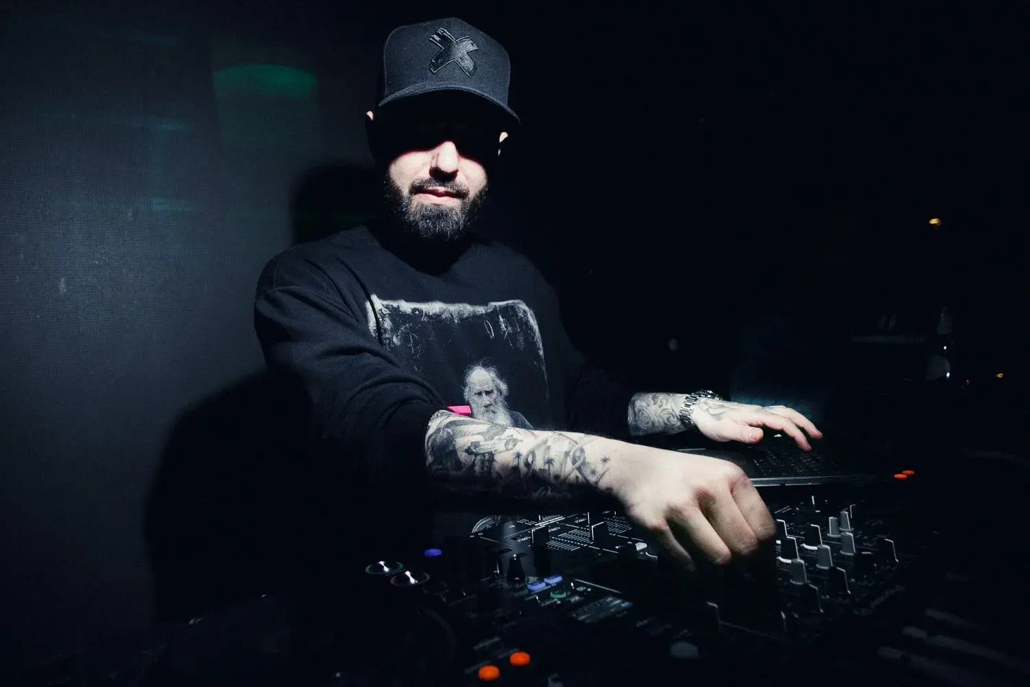 Слайд из фотографий школы Pioneer DJ School